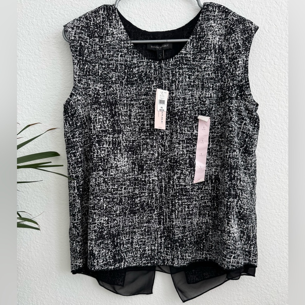 NWT Banana Republic Black and White Textured Blouse